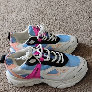 Women's Steve Madden sneakers 9 1/2